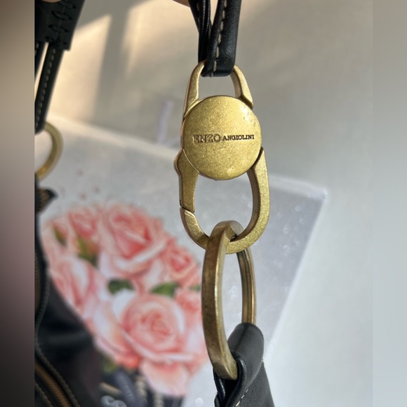 Enzo Angiolini Black Toiletry leather with Elegant Design shoulder bag - Picture 9 of 11